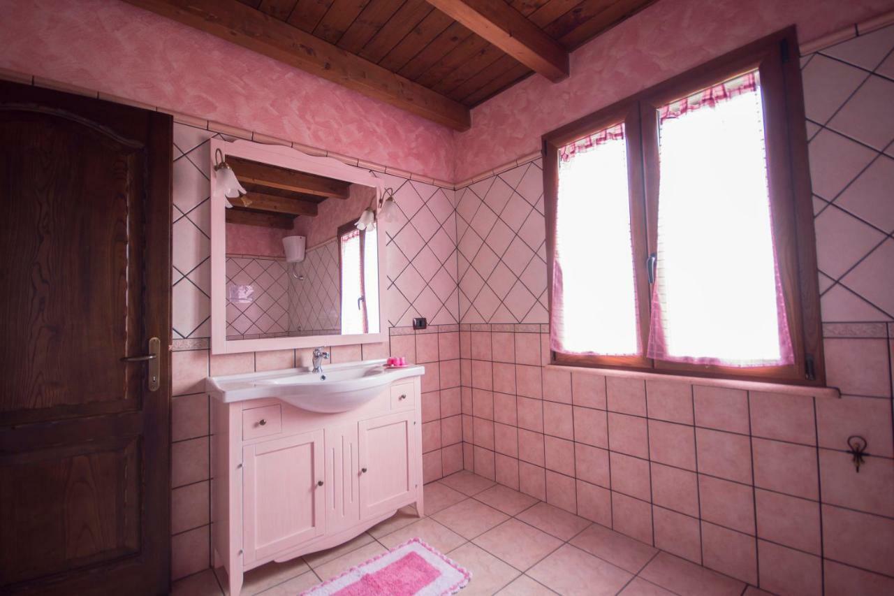 Casa Vacanza Il Mandorlo Domusnovas Bagian luar foto