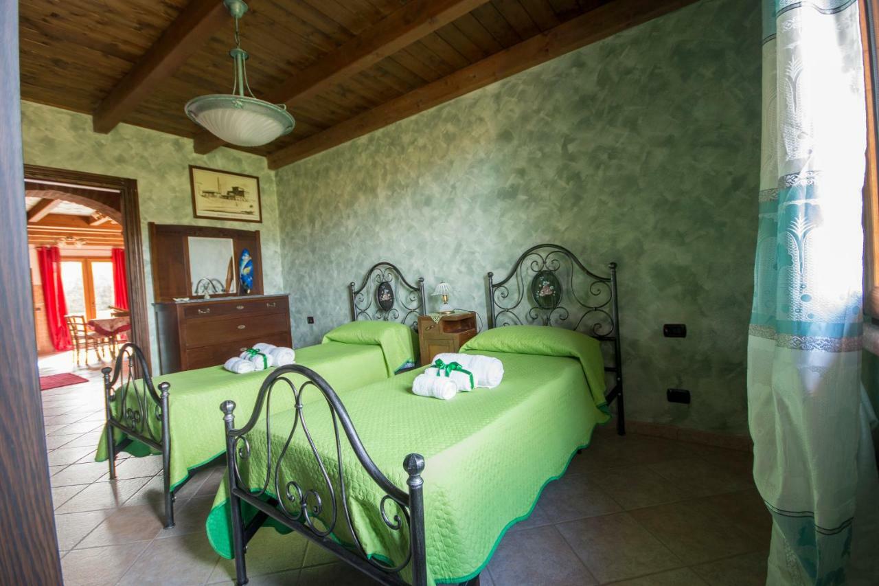 Casa Vacanza Il Mandorlo Domusnovas Bagian luar foto